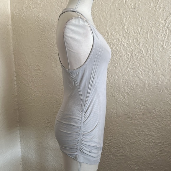 Athleta Speedlight Seamless Tank Top Palest Gray Racerback Sweat Wicking Medium - Picture 7 of 9